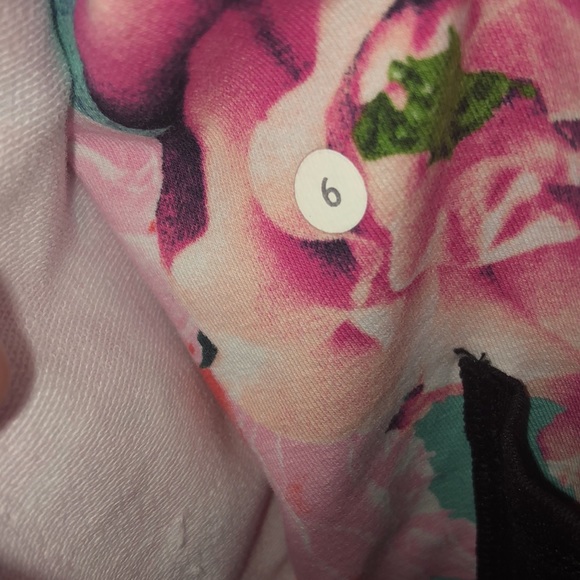 Lululemon Lululemon Hold Your Om Hoodie
Secret Garden / Black size 6 floral top - Picture 15 of 16